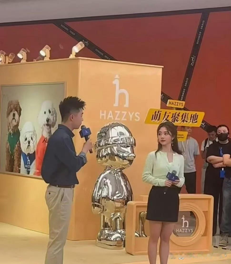 真的怀疑谭松韵还没有一米五，不过脸在江山在啊！