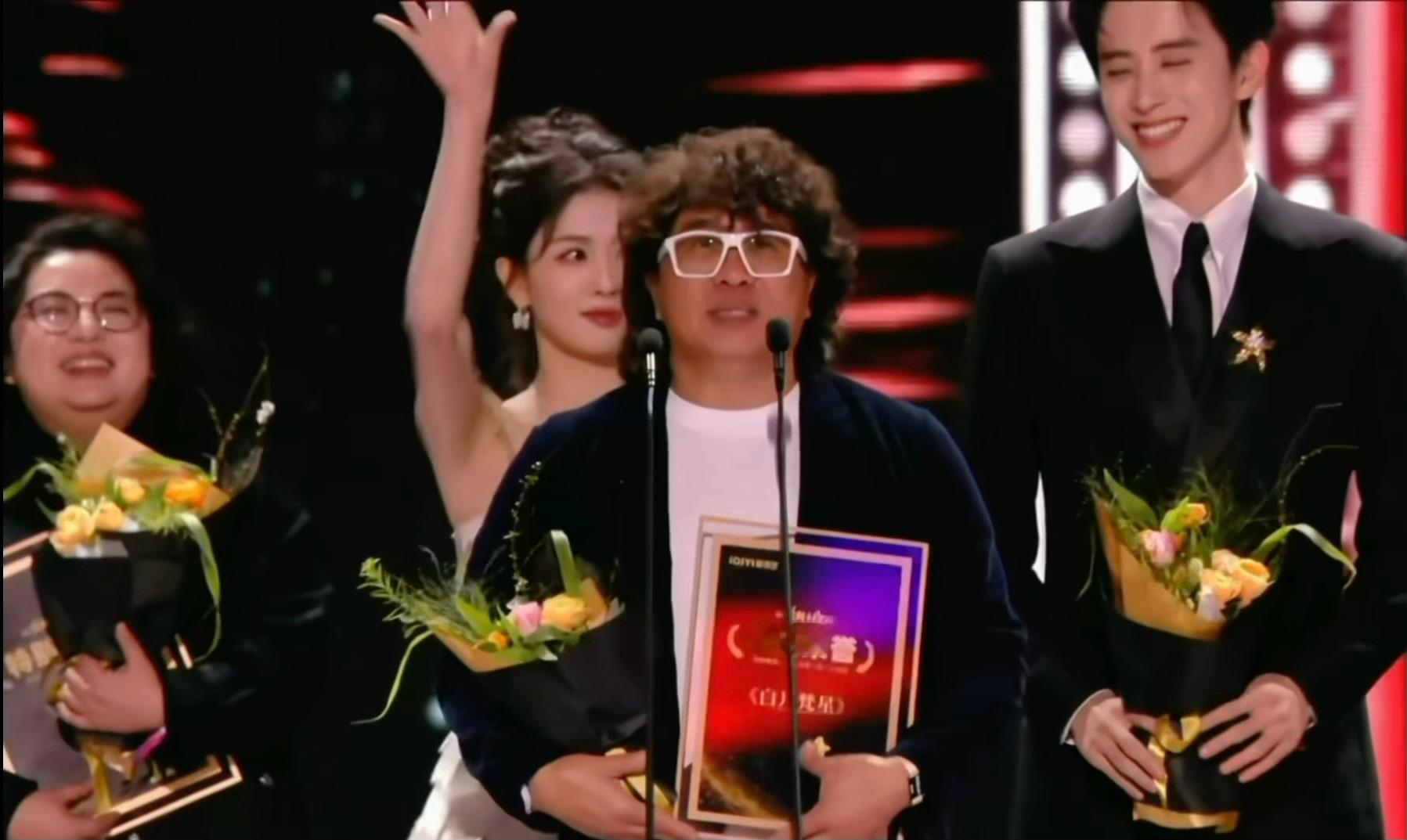 笑得……这个白鹿就这样爱憎分明🎉👊🏻