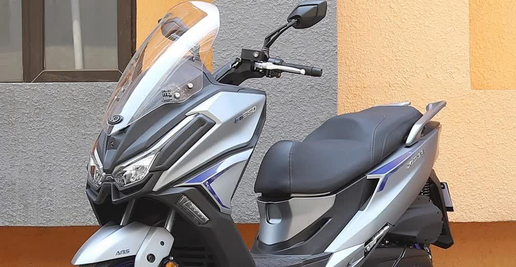 2025款光阳赛艇CT250：实用主义升级，售价19980元2025款光阳赛