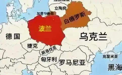 波兰集结了4万士兵在俄罗斯与白俄罗斯之间的边境，修建了大量的防御设施，害怕俄军的