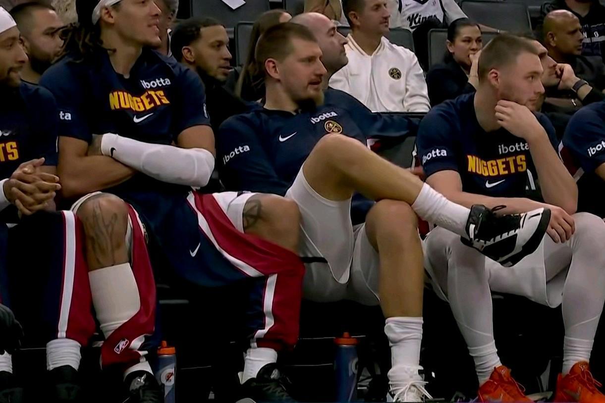 直到看到这一幕：我才明白约基奇现在打的有多轻松？真让人羡慕……大火收汁的居然