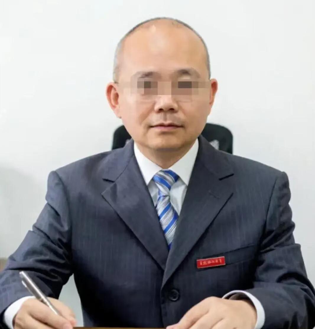 60岁副校长马上退休，竟在清晨倒在血泊里！凶手是58岁的同校副教授，满手鲜血喊“