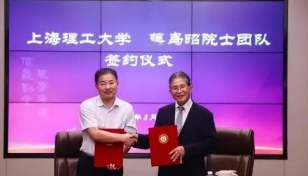 日本要气死了！日本顶尖科学家藤岛昭，竟带着他们的机密技术，连夜组团投奔中国，他还