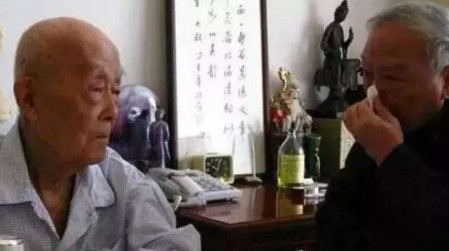 1999年，伊能静查出身上有肿瘤，进手术室前，医生告诉庾澄庆：如果开刀发现是恶性