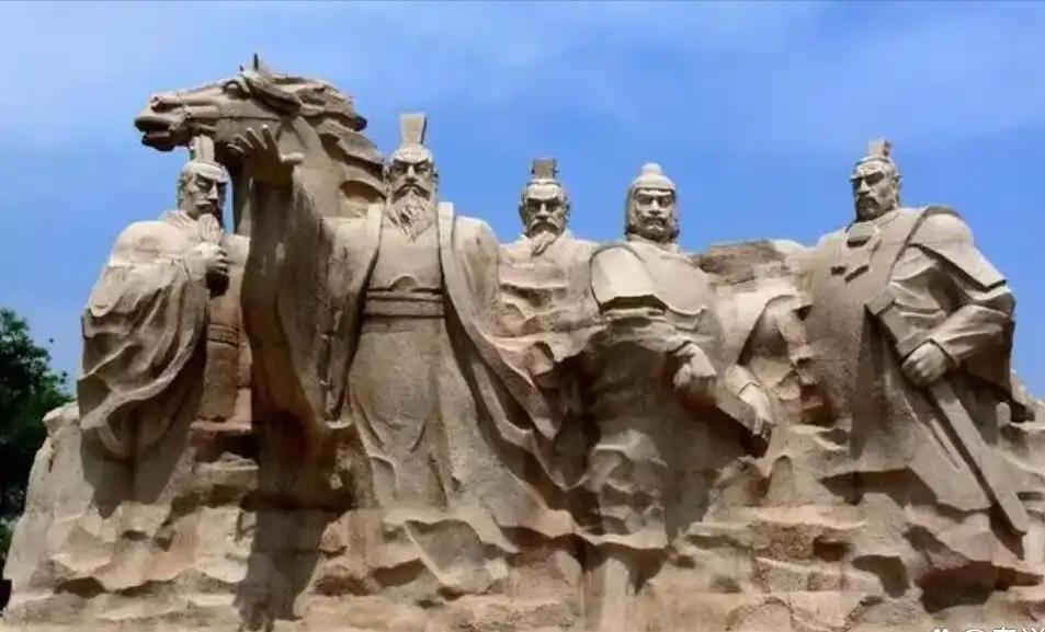 西汉功臣集团为何能压制所有诸侯王,自行选择皇帝?汉初那阵子，功臣集团能把各路