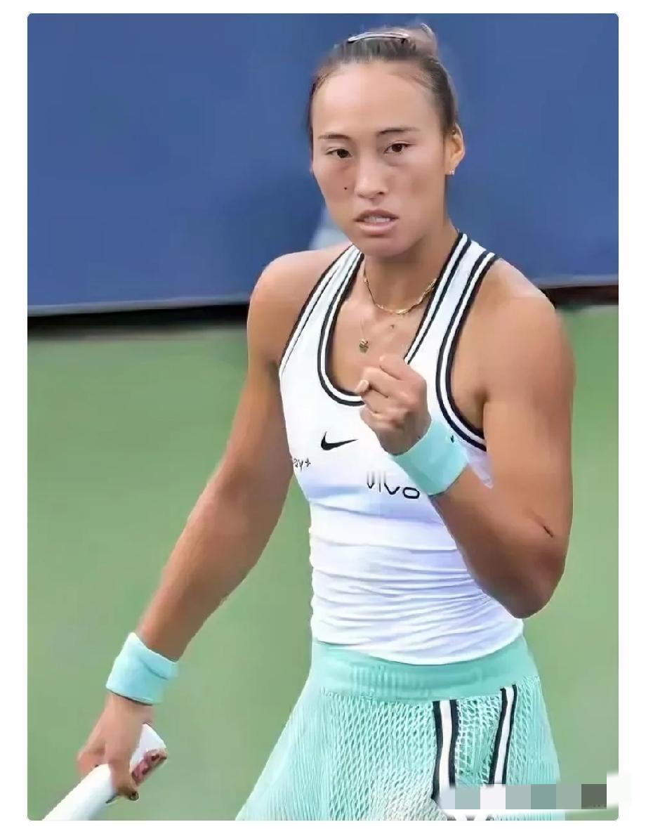 北京时间9月1日凌晨，2026年美网结束一场女单首轮的争夺。郑钦文在先丢一盘
