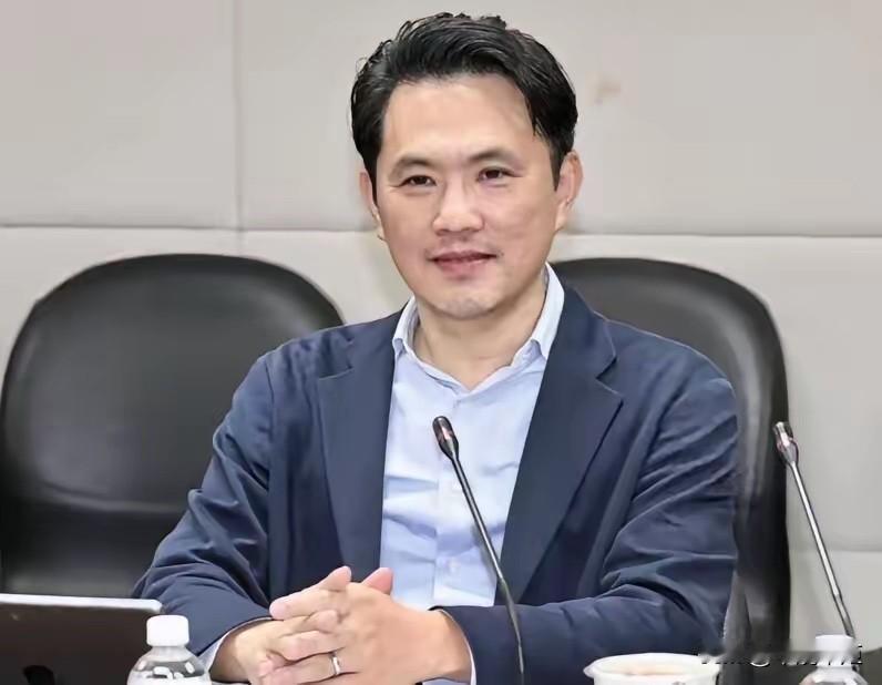 国民党文传会主委陈以信今（26日）在脸书发文表示，我自嘲说没有王定宇能干所以选输