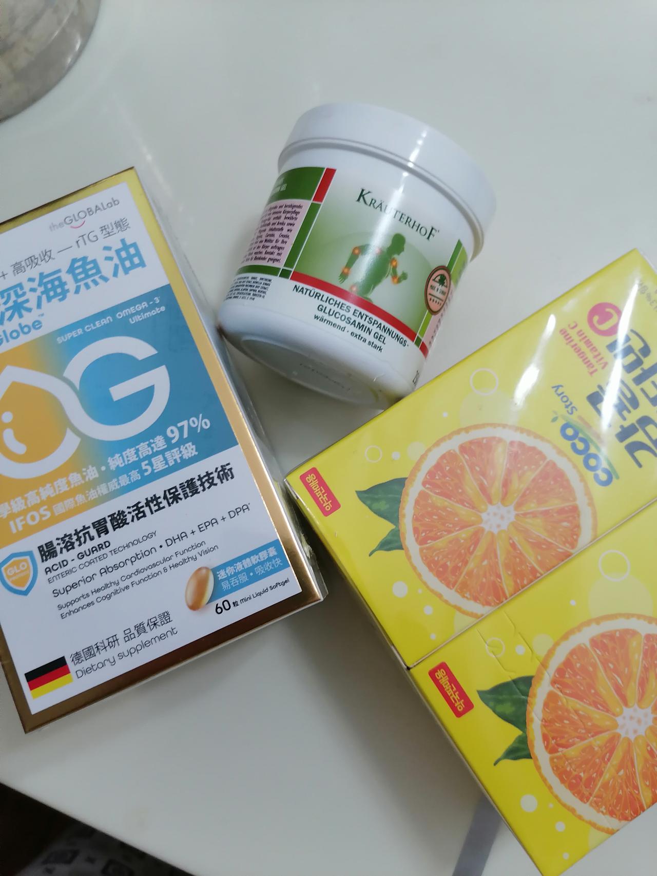 儿子同学刚从国外回来，前来探望我，带了一些补养品，据他自己说。一共三样四盒。深海