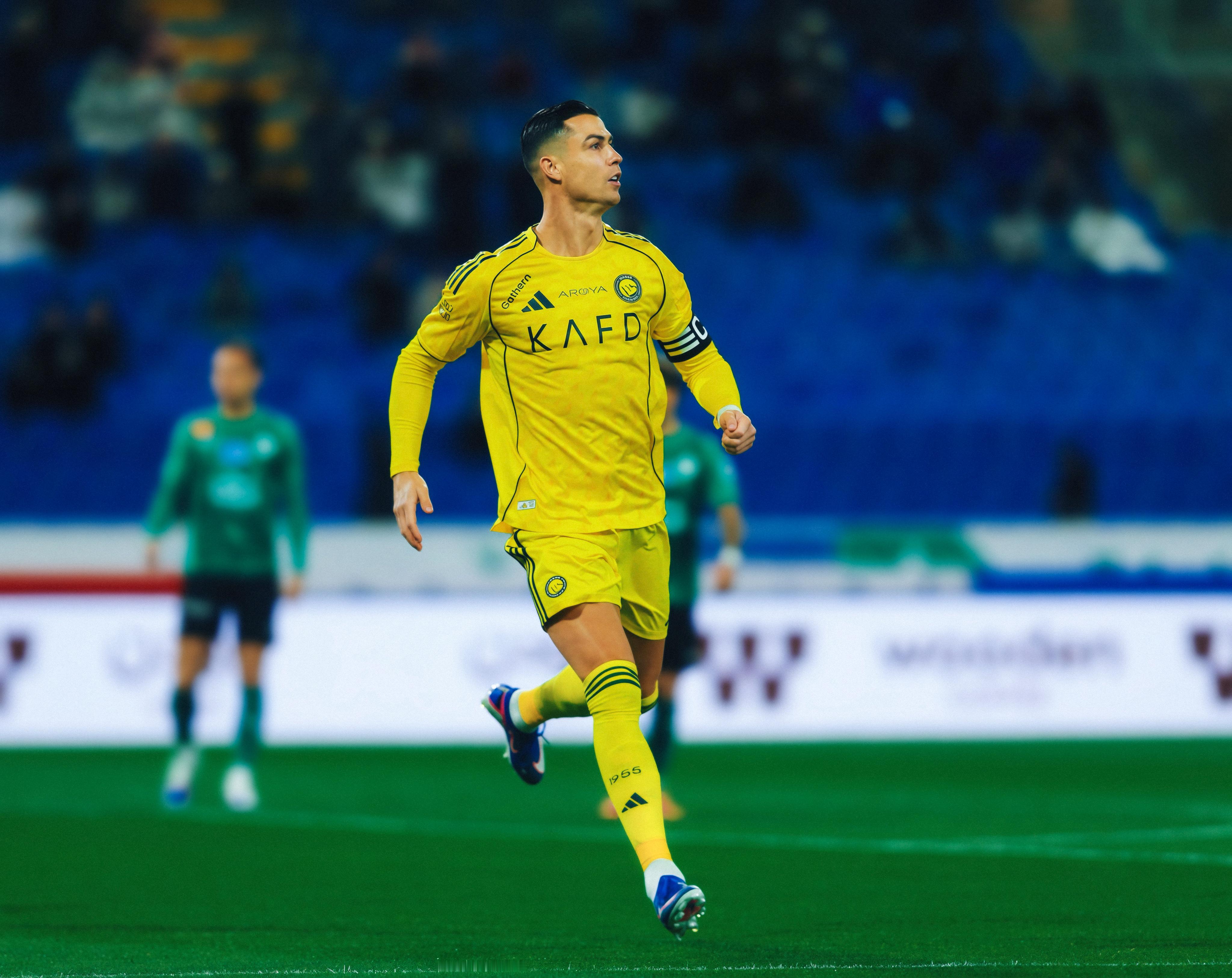 C罗生涯第965球🛑在沙特职业联赛第10轮延期比赛中，利雅得胜利以5-0大