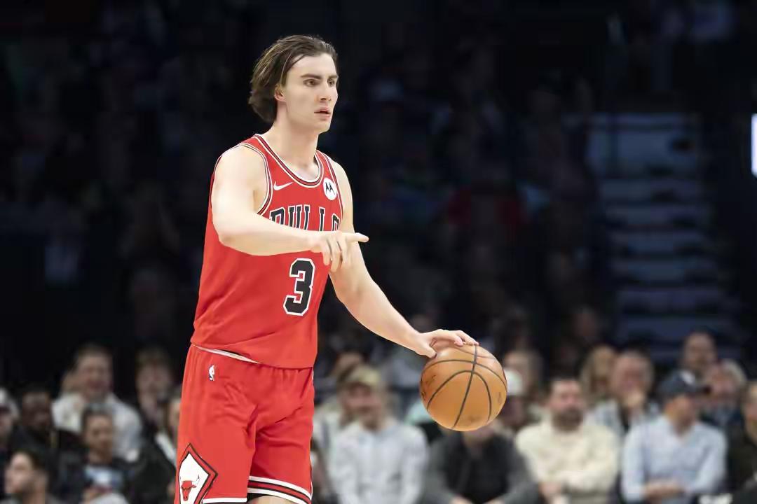 公牛有太多后卫了，围绕吉迪重建，下赛季有大量的薪金空间了。一、公牛到期合同塞