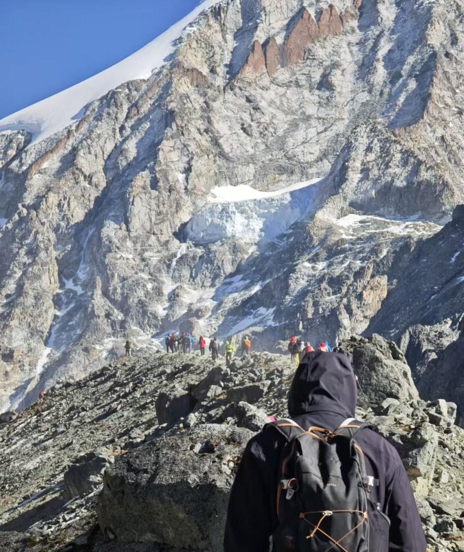 21号在四川田海子徒步离世的男子是从重庆过来的，说是研二的学生，徒步新手。田海