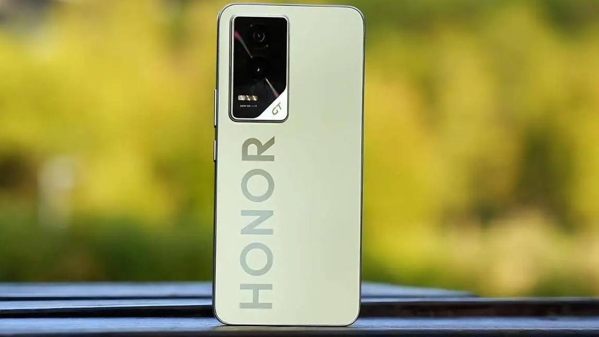 荣耀“不装了”,荣耀GT彻底摊牌,16GB+1TB旗舰突降至2669元