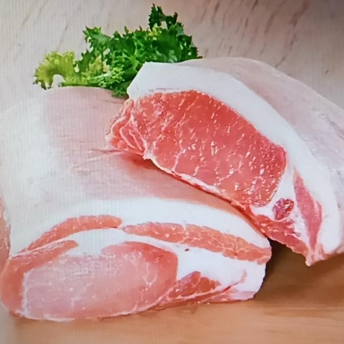 脂肪肝患者能吃猪肉，但得讲究吃法。有位张先生查出脂肪肝后，吓得不敢吃晚饭，还跑去