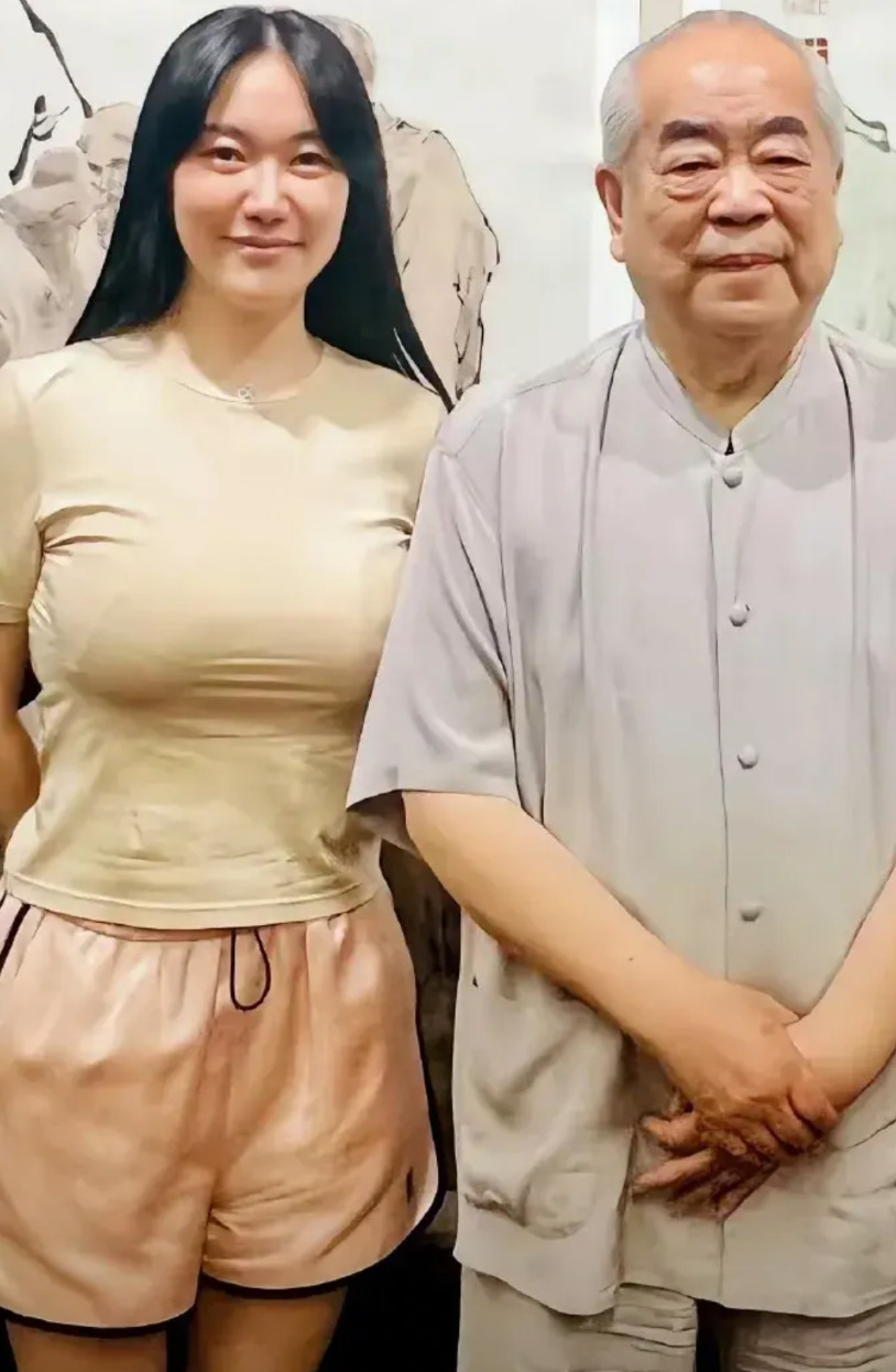 徐萌毕业于武汉大学比老公范曾小50岁翁帆毕业于汕头大学比老公杨振宁小