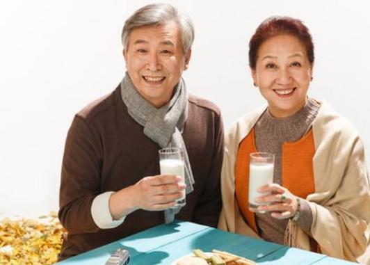 “吃饭八分饱”错了？医生建议：过了60岁，吃饭要尽量做到这7点 饮食习惯，