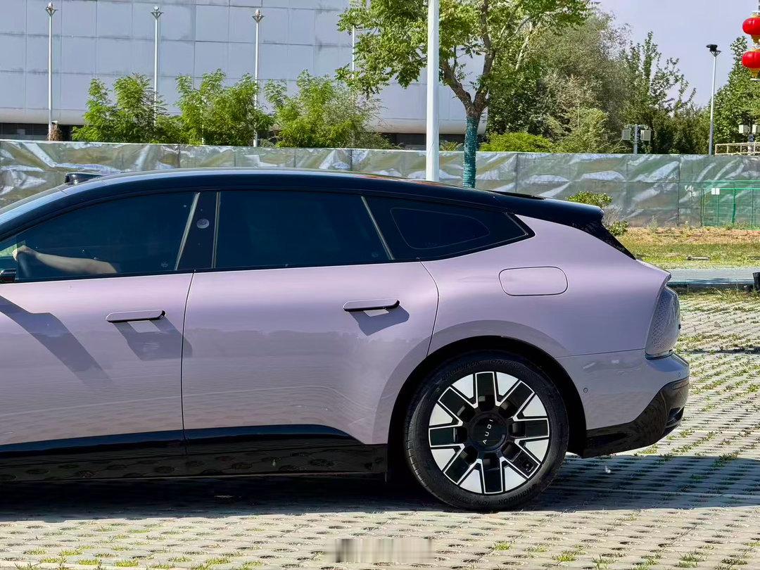 明天试驾全新上汽奥迪E7X于是赶快又搞了一台E5Sportback来做一个对比