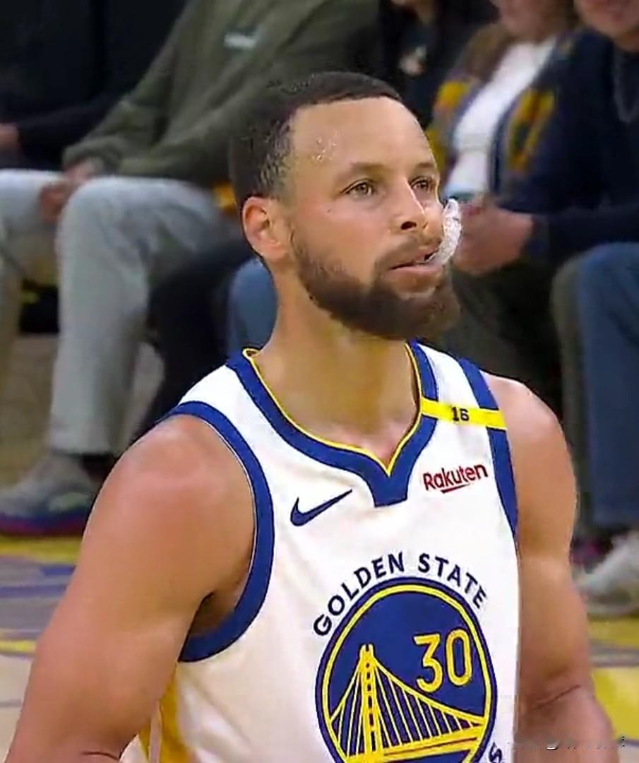 截止目前！！库里本赛季已经打了20场比赛！！！场均上场：31.6分钟。场均出