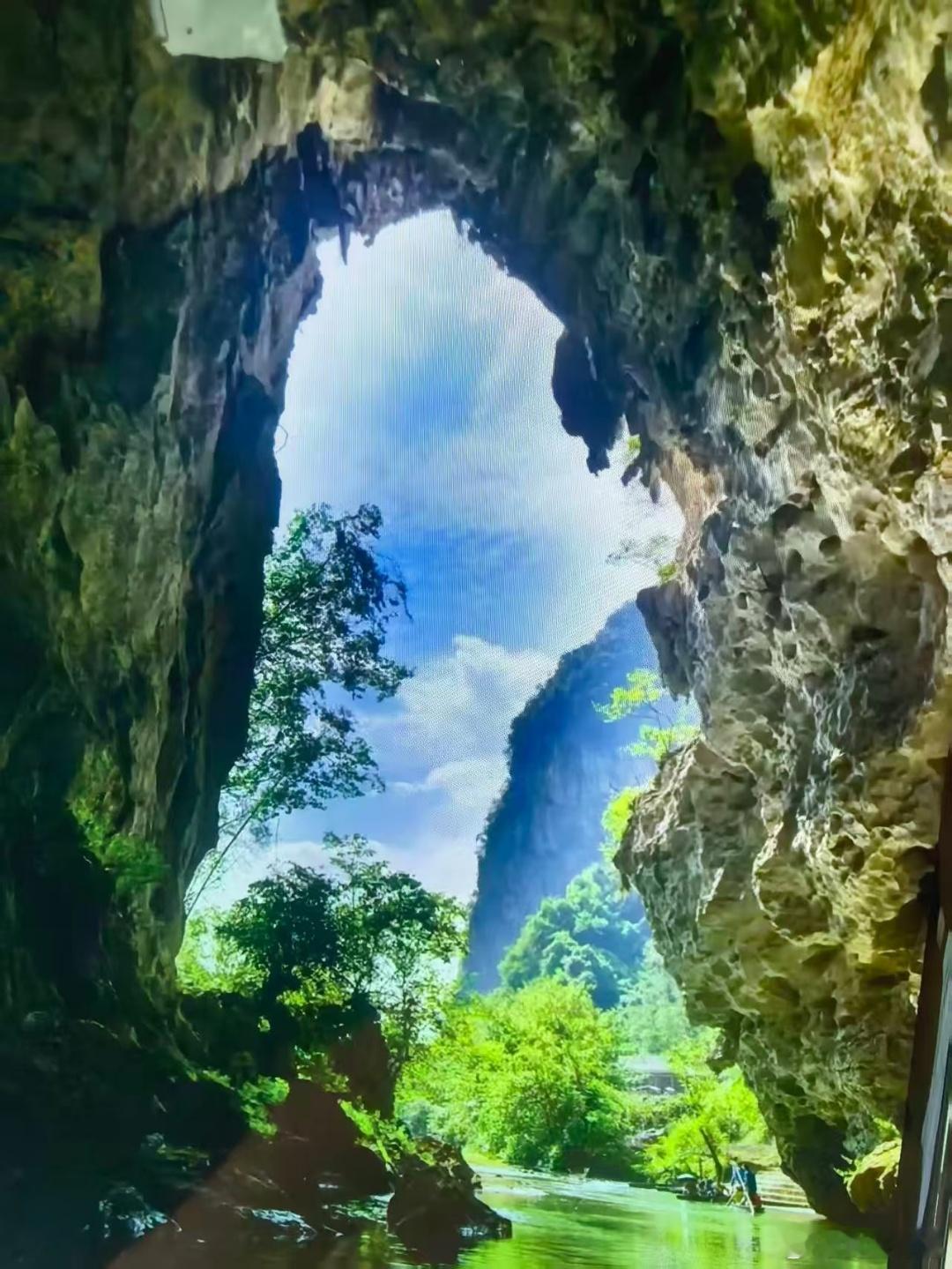 原来艺人的大片都是这么拍出来的镜头前一秒的高级氛围感，是镜头外无数次的反复打磨。