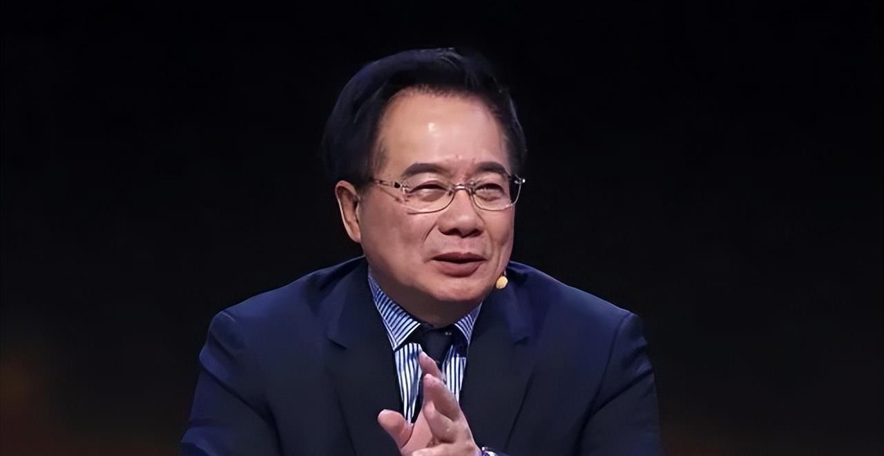 台湾评论员蔡正元博士说，“台湾的上层社会人士70%都拥有美国绿卡和护照，台湾统一