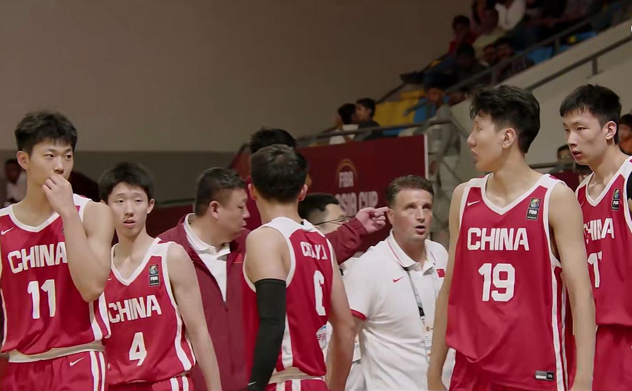 争议，U18男篮无缘冠军，球迷：输给了裁判！男篮U18亚洲杯决赛，中国男篮PK