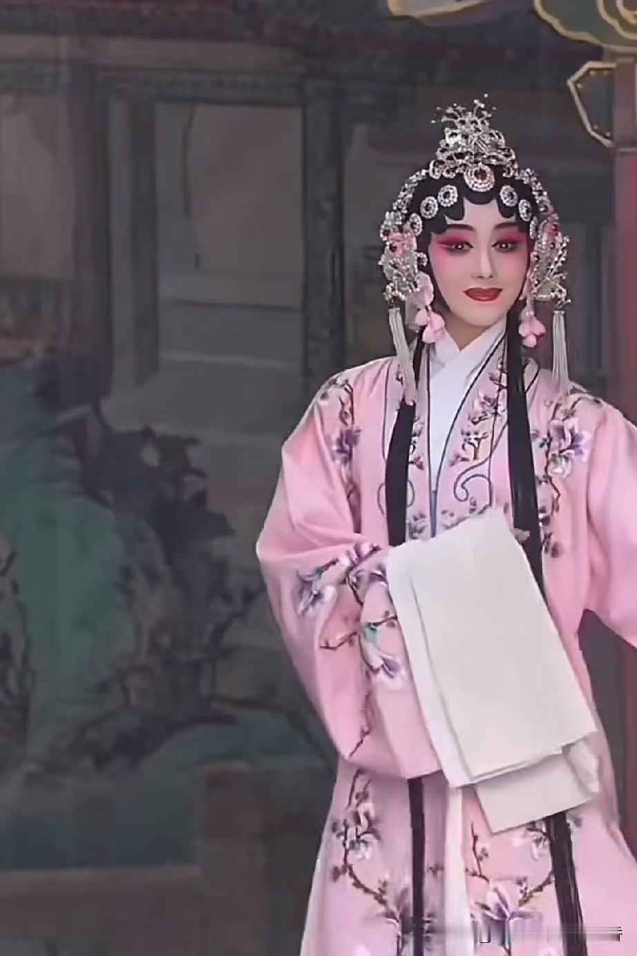 自从电视剧《主角》播出以后，刘浩存这个青年演员也火爆出圈了，观众对于她的演技有褒
