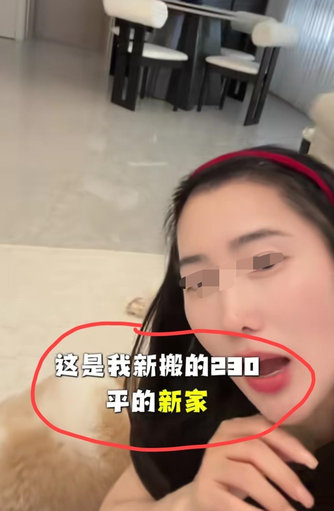 安徽42岁女主播，独居230平大平层，抱着小狗看落日喝啤酒，没穿内衣内裤上厕所不