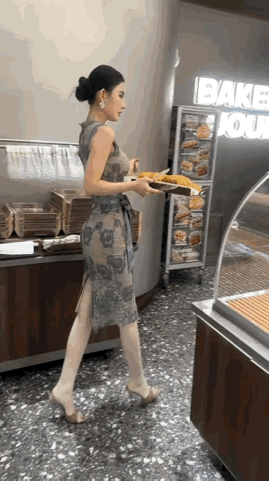 至今为止没有发现，长得漂亮的坏处。