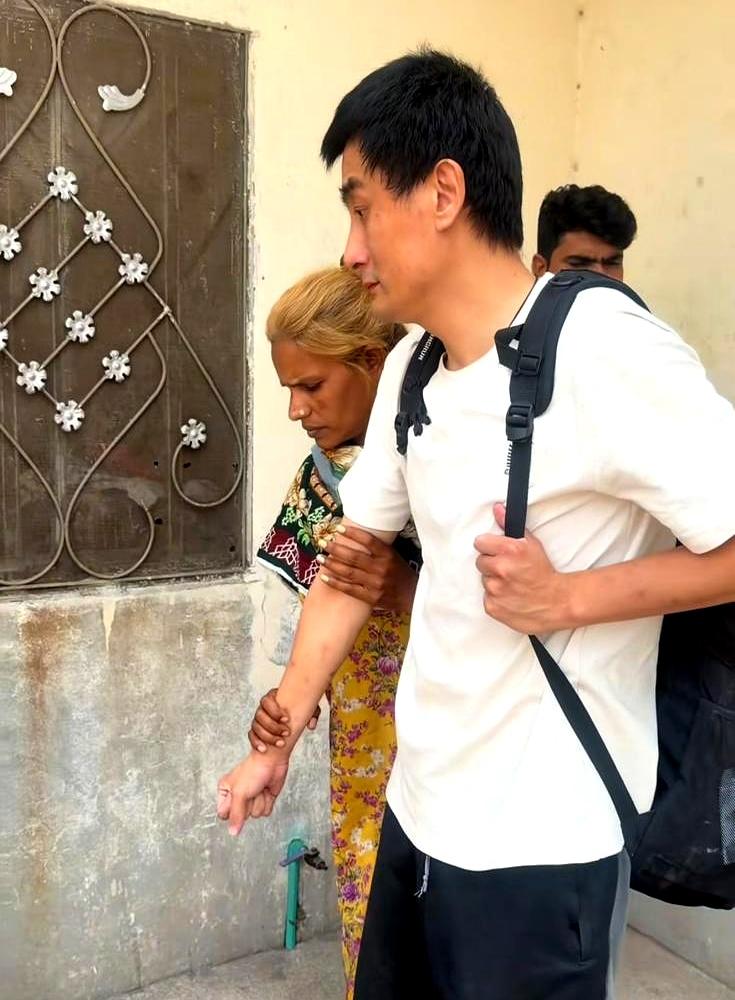 在巴基斯坦的出租屋里，小赵一拍桌子：不同意就都不要。孩子先回国，媳妇死活不松口