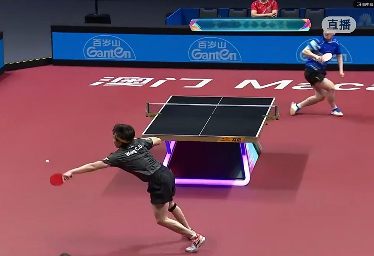 樊振东和王楚钦的打法已经截然不同。王楚钦现在身体在巅峰期，前三板速度很快，