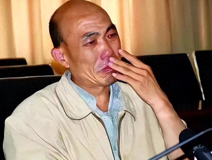 胥敬祥。1991年，他是河南鹿邑县一个老实巴交的农民。就因为在酒桌上脱了件外套