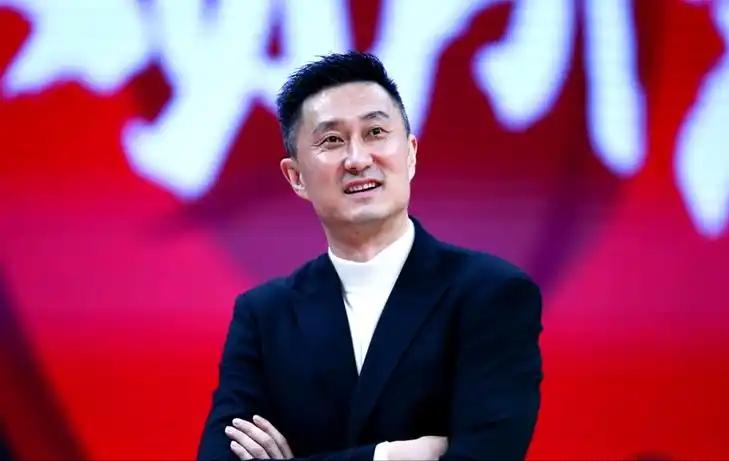 陈海涛眉开眼笑！在广东男篮训练期间，助理教练贝罗卡尔竟然请假回到欧洲。为什么