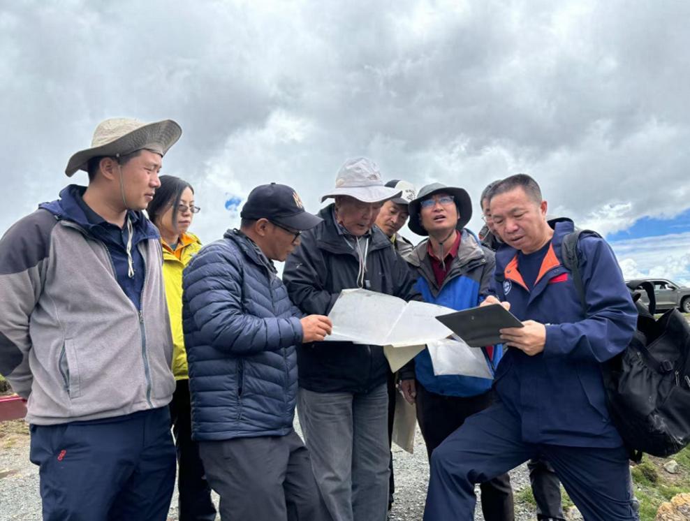 东北吉林、黑龙江地区挖出的新型稀土矿，直接打破了中国稀土“南重北轻”的老规矩，而