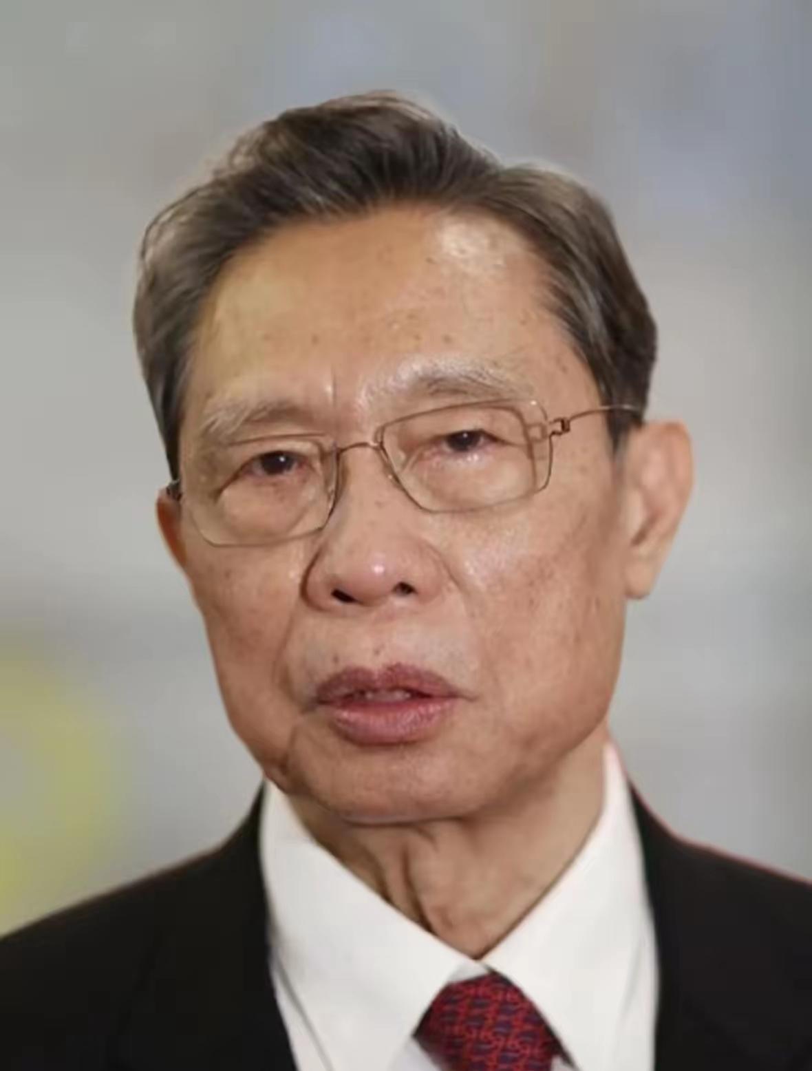 钟南山院士说：“我真心建议大家，第一，少在外面吃饭。”​这句话，我以前也没