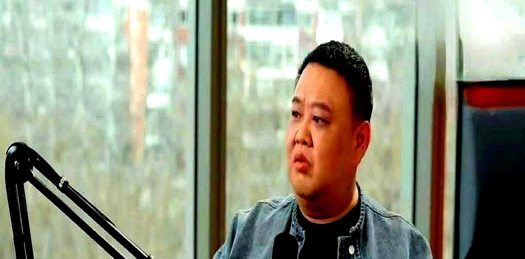 他们微信聊天记录不超过三句，但搭档了整整十七年。一开始孙越根本看不上岳云鹏，台