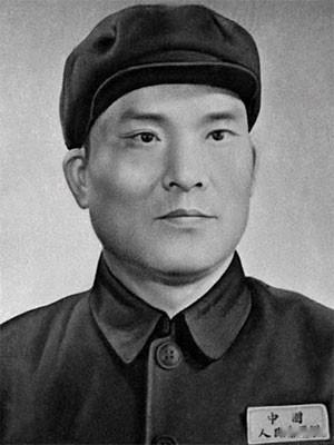 钟华农钟华农（1913.9—1955.1）原名钟化龙，江西瑞金九堡人，中共党员