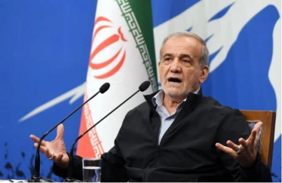 哈梅内伊的死救了两个人：外长阿拉格齐和总统佩泽希齐扬——因为他根本没叫他们去开那