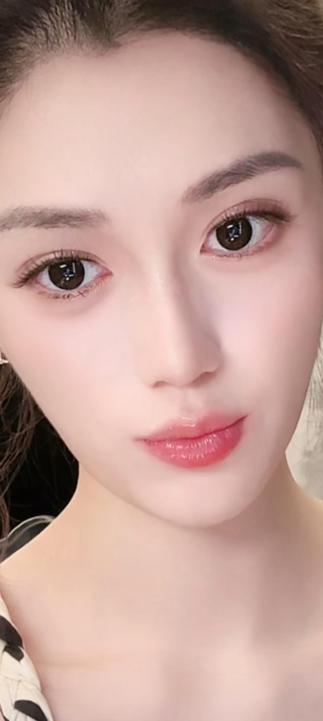 这位小姐姐妆容好精致！