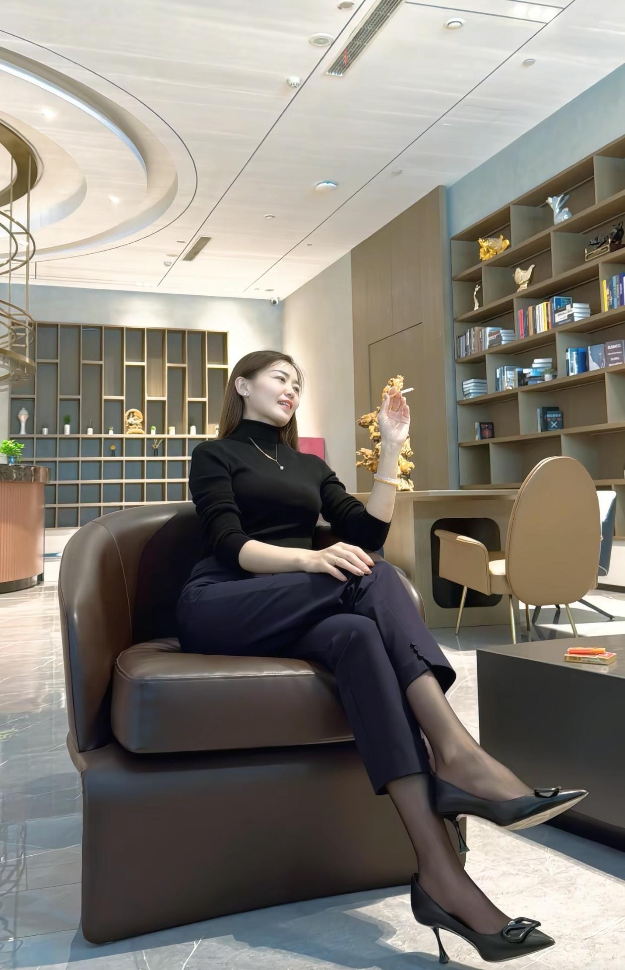 优雅办公室，时尚女郎，精致生活。