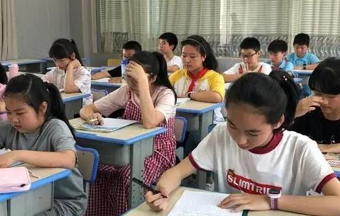 新初一开学后抓好五件事，能领跑别人一大截！1、先打预防针：不管小学成绩多好，新
