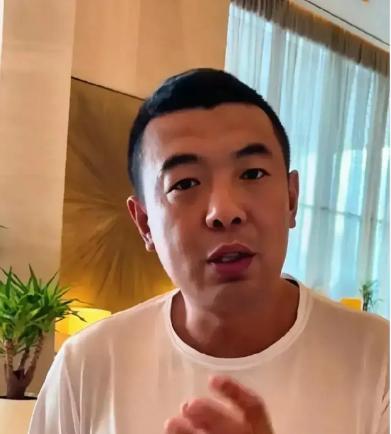 ⚽前国脚徐亮评韦世豪，十五个字说完一个球员的十几年——"人有灵气。但只顾自己
