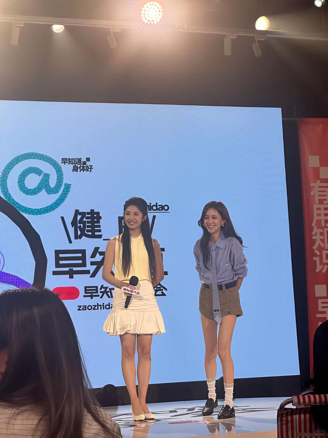 老天呐，真人好瘦，差点没认出来。​​​
