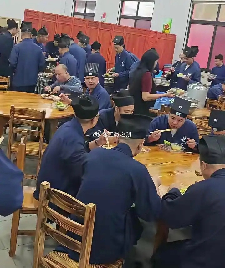 从平常的伙食来看，和尚和道士的差距还是蛮大的