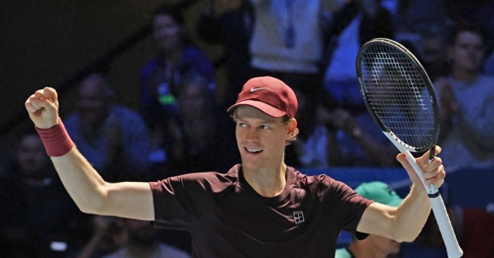 辛纳罕见情绪失控，爆粗怒吼团队：你们他X的坐在那里！辛纳巴黎大师赛扛住疲劳压力