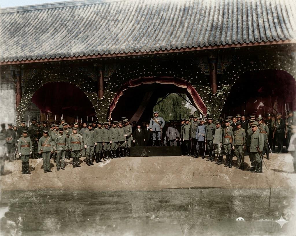 1912年10月10日，辛亥革命一周年的北京，这场由袁世凯主持的盛大阅兵，是民国