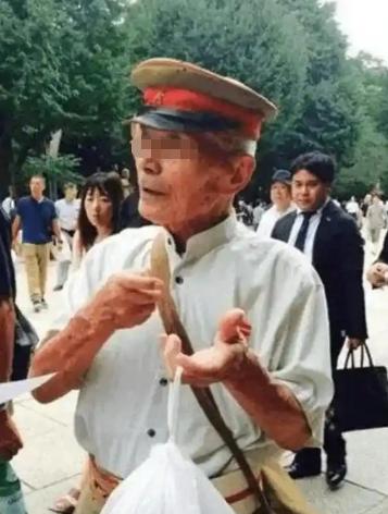 网传一91岁的日本老兵，对着镜头说：如果中日再开战，我还想去。记者追问为什么，他