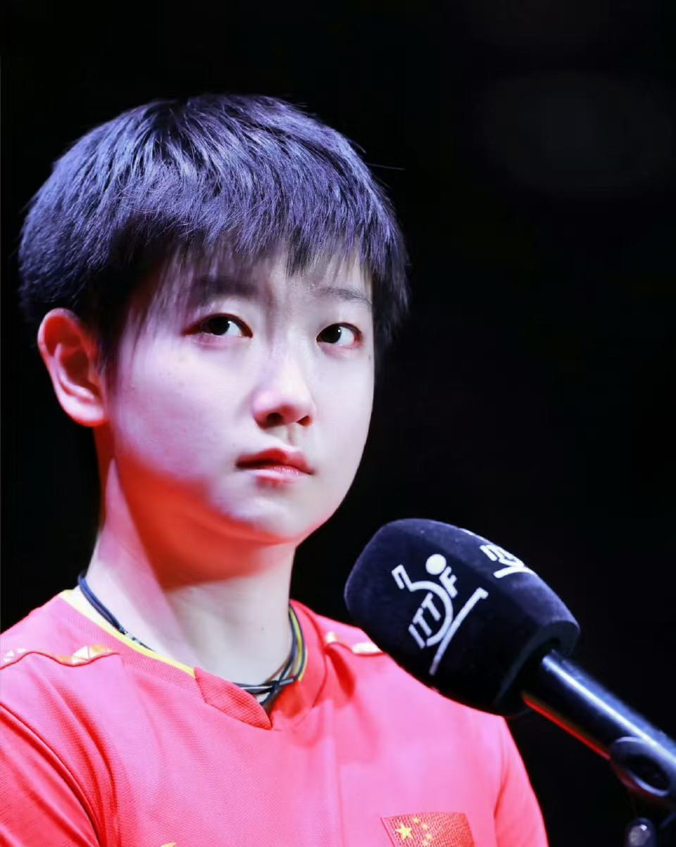 这下可真出名了！大家都知道了！原来孙颖莎世乒赛夺冠后落泪竟然透露出了她的不容