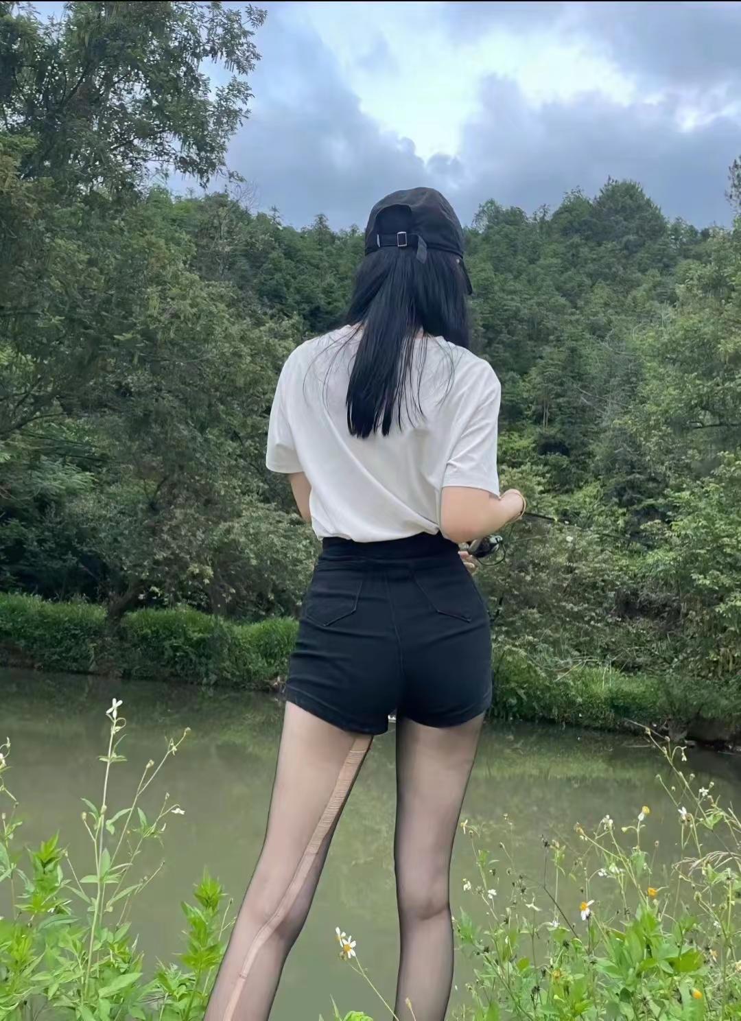 真诚要留给同样真诚的人于人于物不必太多执着户外纯欲风户外御姐