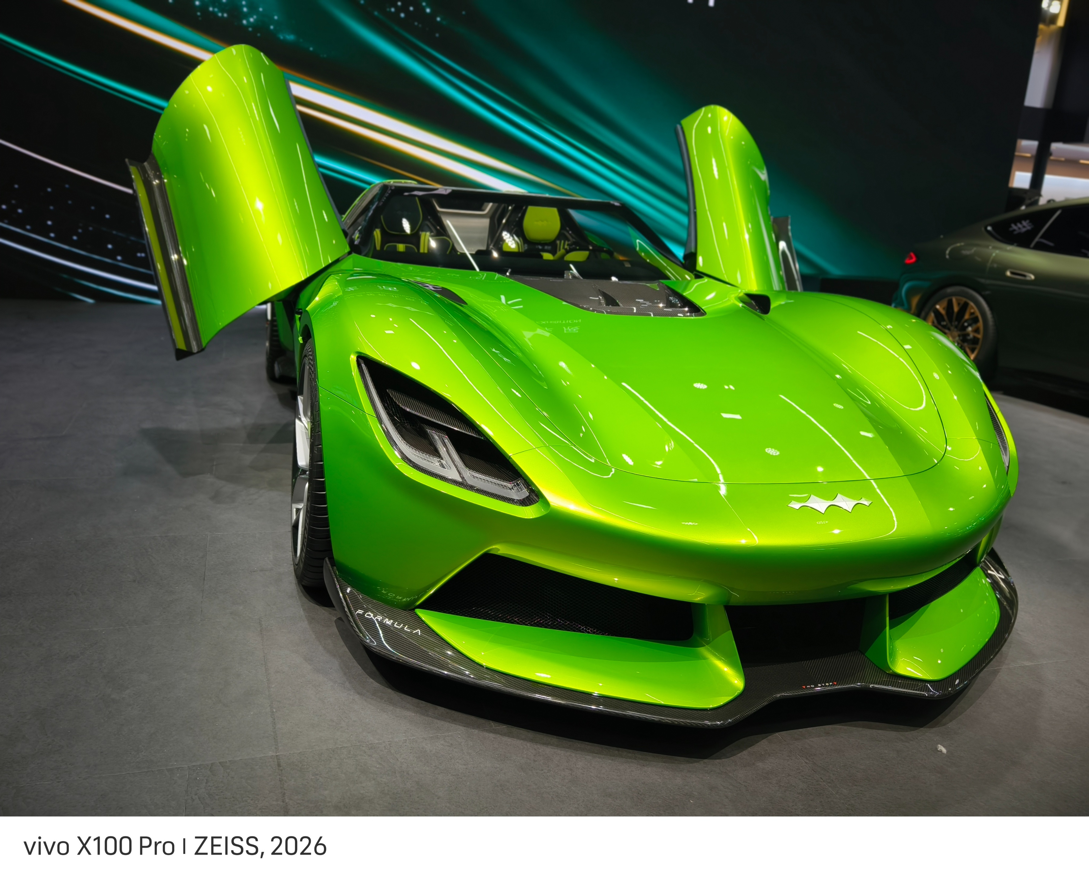 北京车展比亚迪可太会“搞事情”啦！腾势和方程豹直接把我看呆，在展台前挪不动脚。腾