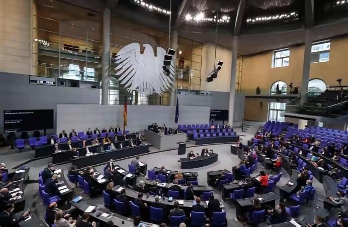 我们又要见证历史了？近日，德国联邦议会以323票赞成、272票反对的表决，正式通