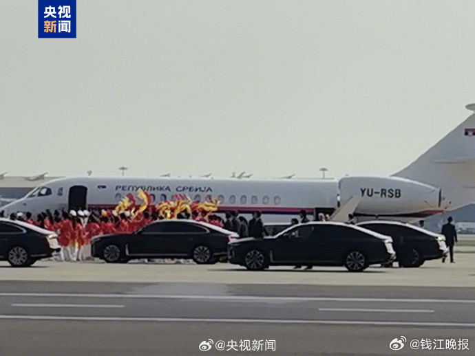 【塞尔维亚总统武契奇抵京将出席抗战胜利80周年纪念活动】今天上午，塞尔维亚总统